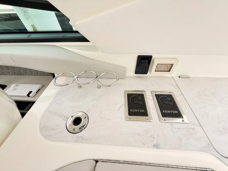 Slide: The Image of Sea Ray SLX 400 Outboard 2026 - 49