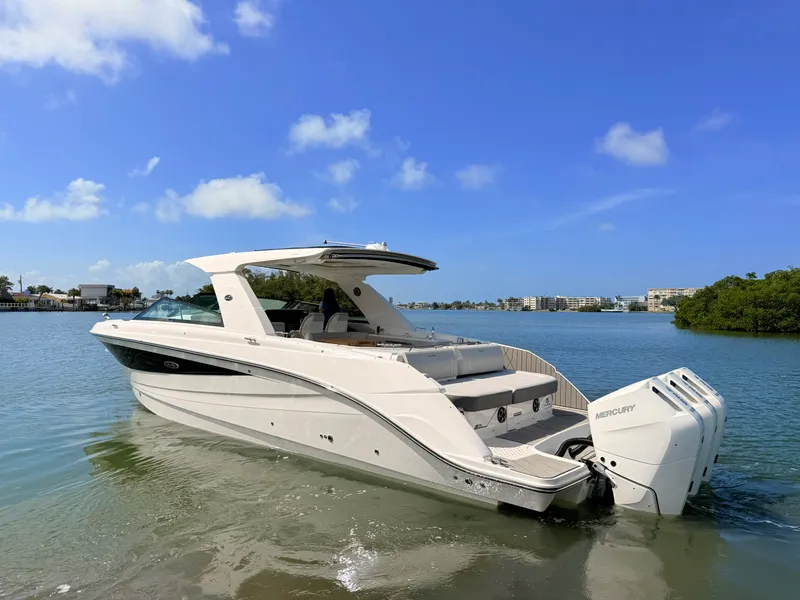 Slide: The Image of Sea Ray SLX 400 Outboard 2026 - 5