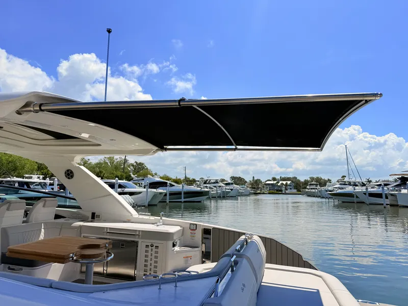 Slide: The Image of Sea Ray SLX 400 Outboard 2026 - 51