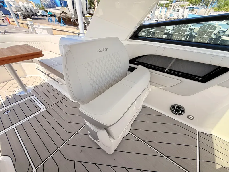 Slide: The Image of Sea Ray SLX 400 Outboard 2026 - 54