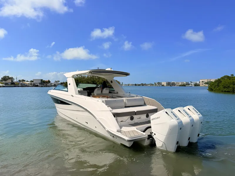 Slide: The Image of Sea Ray SLX 400 Outboard 2026 - 6