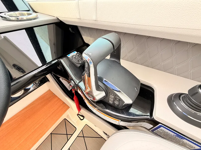 Slide: The Image of Sea Ray SLX 400 Outboard 2026 - 63