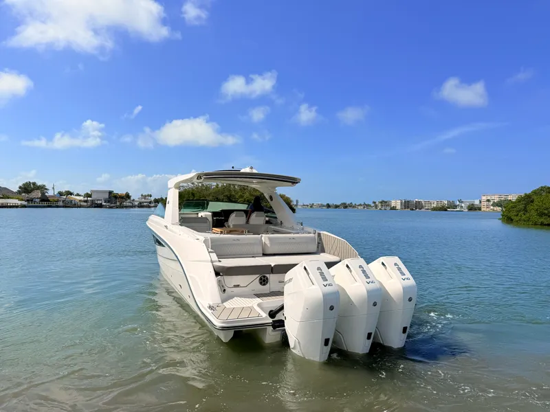 Slide: The Image of Sea Ray SLX 400 Outboard 2026 - 7