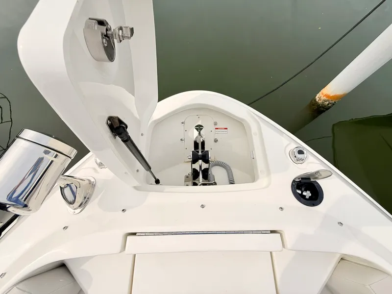 Slide: The Image of Sea Ray SLX 400 Outboard 2026 - 75