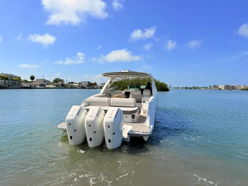 Slide: The Image of Sea Ray SLX 400 Outboard 2026 - 9