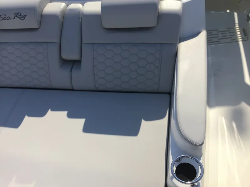 Slide: The Image of Sea Ray Sundancer 320 Outboard 2026 - 13