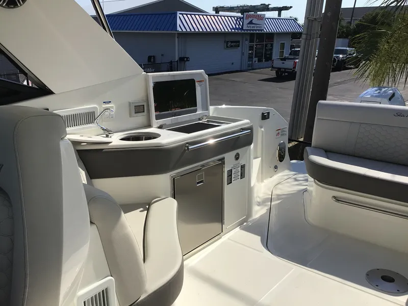 Slide: The Image of Sea Ray Sundancer 320 Outboard 2026 - 15