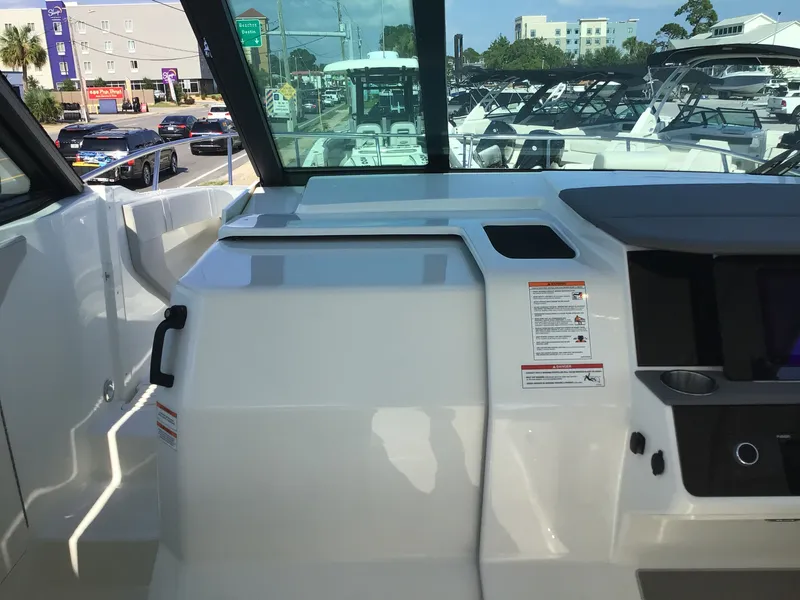 Slide: The Image of Sea Ray Sundancer 320 Outboard 2026 - 9