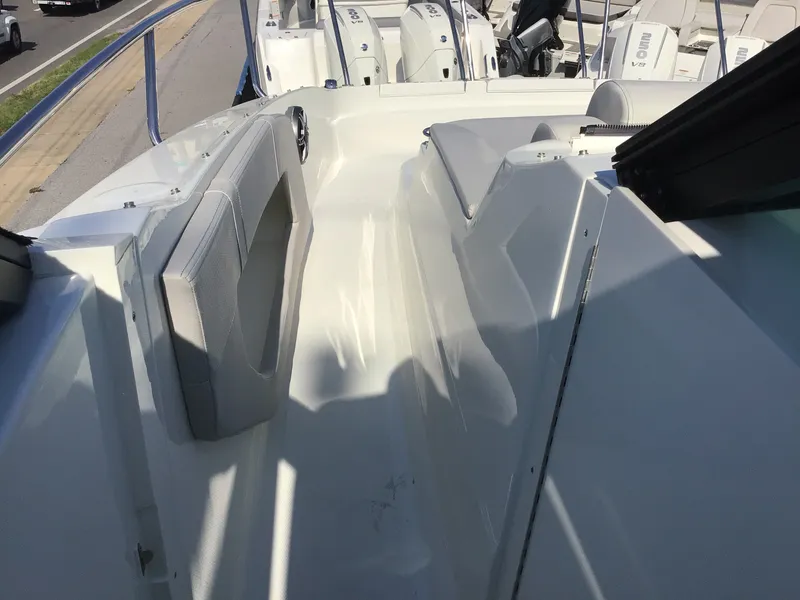 Slide: The Image of Sea Ray Sundancer 320 Outboard 2026 - 11