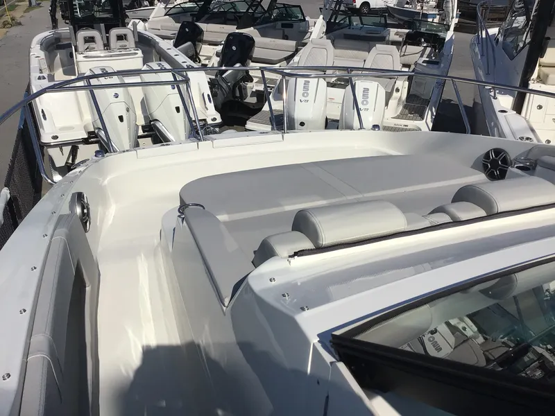 Slide: The Image of Sea Ray Sundancer 320 Outboard 2026 - 12