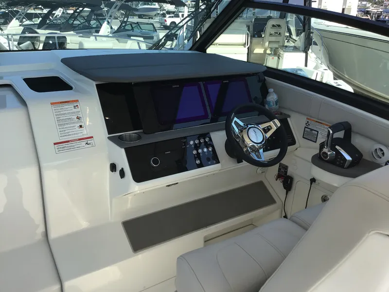 Slide: The Image of Sea Ray Sundancer 320 Outboard 2026 - 8