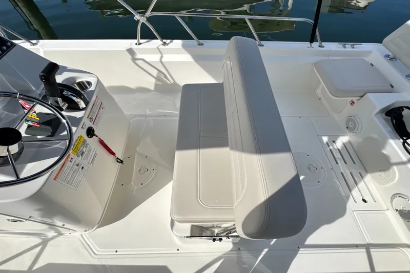 Slide: The Image of Boston Whaler 170 Montauk 2026 - 11