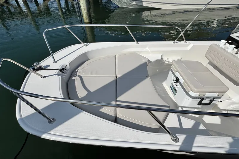Slide: The Image of Boston Whaler 170 Montauk 2026 - 19
