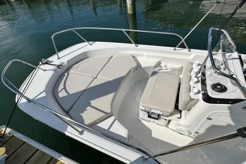 Slide: The Image of Boston Whaler 170 Montauk 2026 - 4