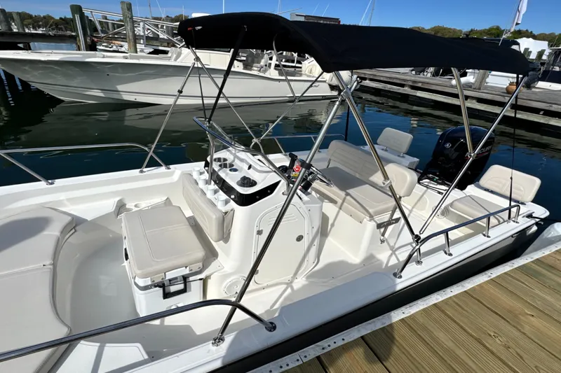 Slide: The Image of Boston Whaler 170 Montauk 2026 - 5