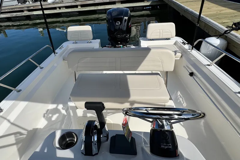Slide: The Image of Boston Whaler 170 Montauk 2026 - 8