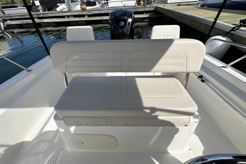 Slide: The Image of Boston Whaler 170 Montauk 2026 - 9
