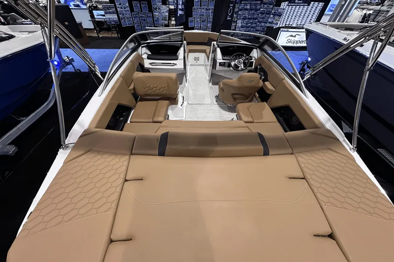 Slide: The Image of Four Winns H2 2025 - 12