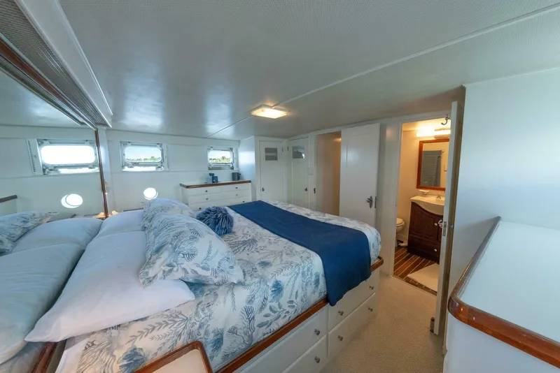 Slide: The Image of Trumpy Houseboat 1970 - 14