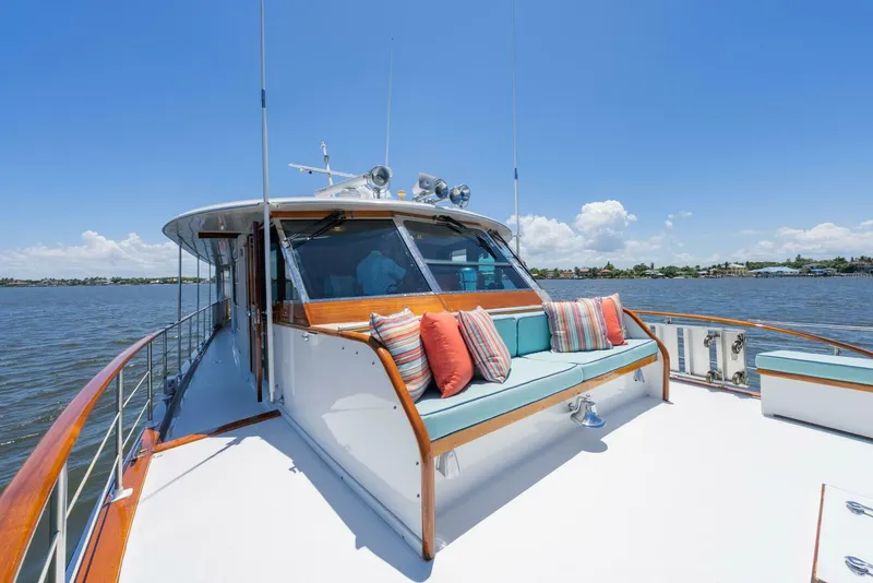 Slide: The Image of Trumpy Houseboat 1970 - 32