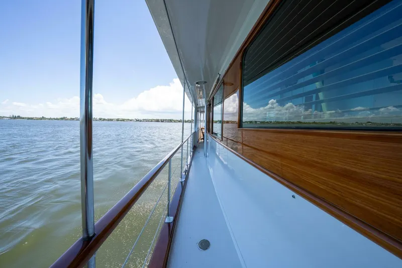 Slide: The Image of Trumpy Houseboat 1970 - 31