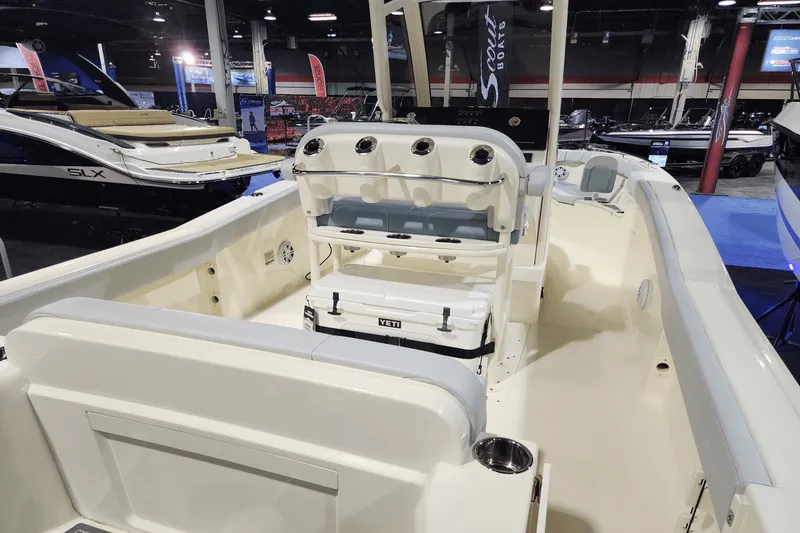 Slide: The Image of Scout 240 XSF 2025 - 12