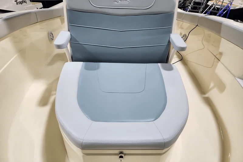 Slide: The Image of Scout 240 XSF 2025 - 5