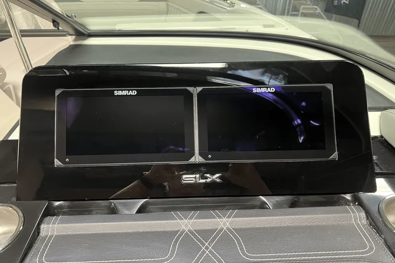 Slide: The Image of Sea Ray SLX 260 2025 - 21