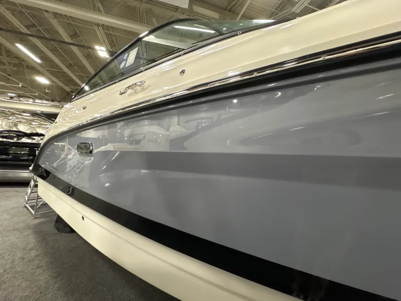 Slide: The Image of Sea Ray SLX 260 2025 - 37