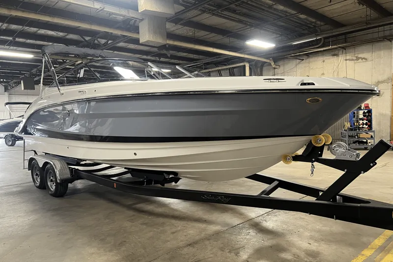 Slide: The Image of Sea Ray SLX 260 2025 - 4