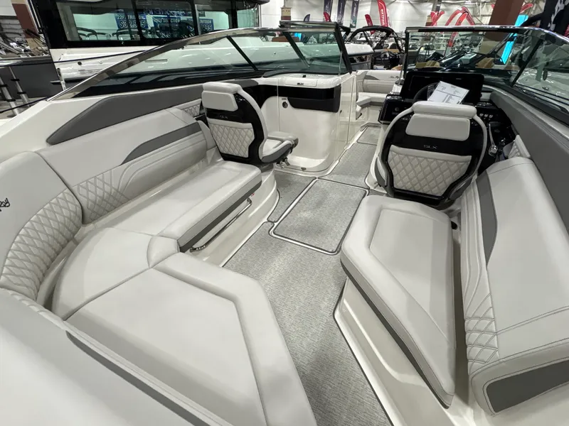 Slide: The Image of Sea Ray SLX 260 2025 - 42