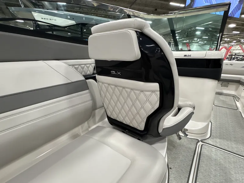 Slide: The Image of Sea Ray SLX 260 2025 - 43