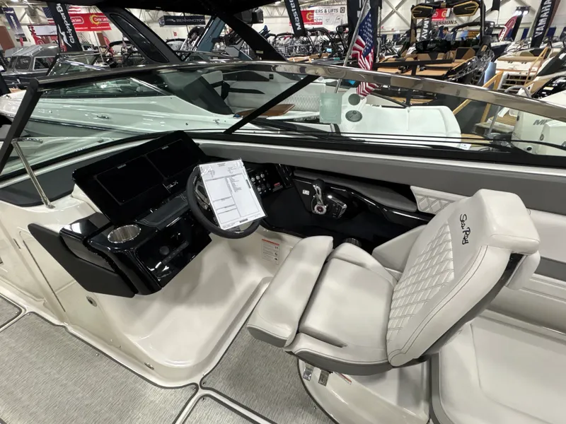 Slide: The Image of Sea Ray SLX 260 2025 - 45