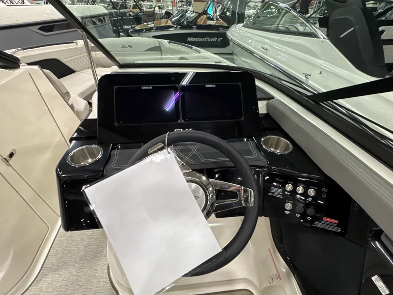 Slide: The Image of Sea Ray SLX 260 2025 - 48
