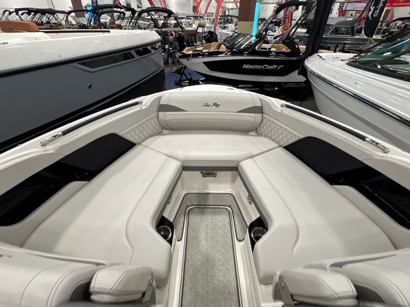 Slide: The Image of Sea Ray SLX 260 2025 - 50