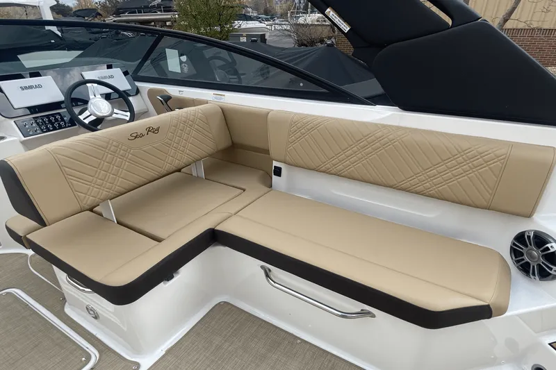 Slide: The Image of Sea Ray SDX 270 2025 - 20