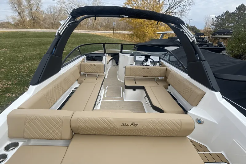Slide: The Image of Sea Ray SDX 270 2025 - 22