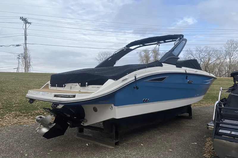 Slide: The Image of Sea Ray SDX 270 2025 - 5