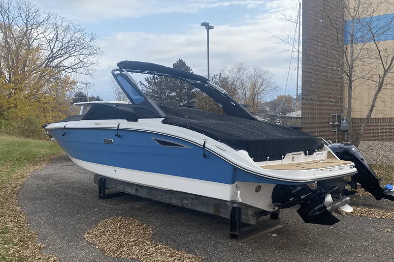 Slide: The Image of Sea Ray SDX 270 2025 - 6