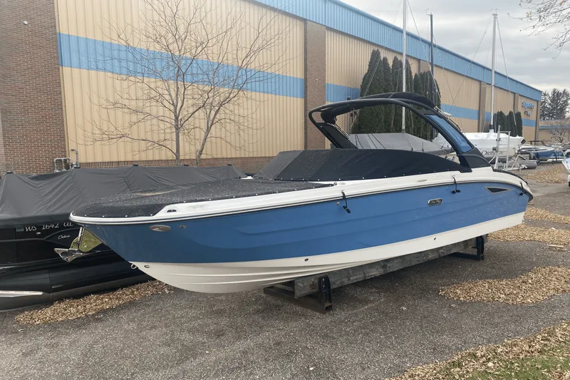 Slide: The Image of Sea Ray SDX 270 2025 - 1