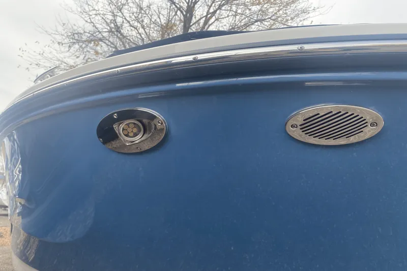 Slide: The Image of Sea Ray SDX 270 2025 - 7