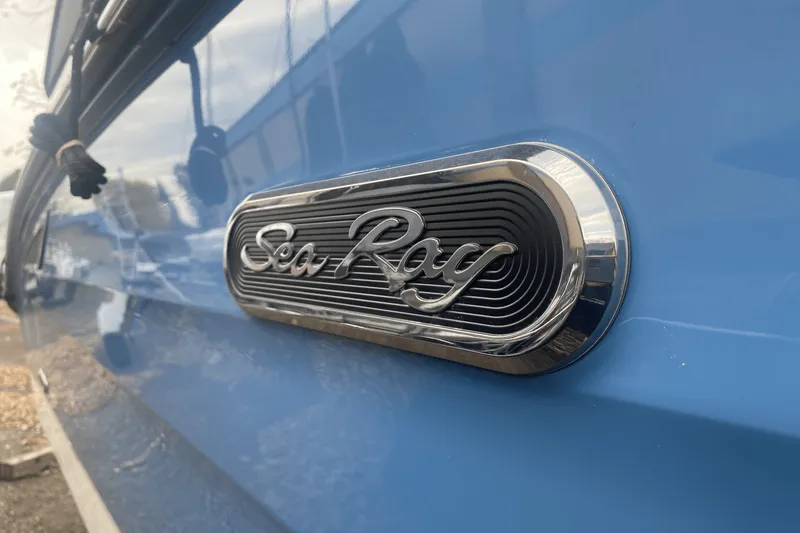 Slide: The Image of Sea Ray SDX 270 2025 - 9