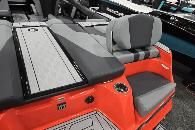 Slide: The Image of Mastercraft XT22 2025 - 24