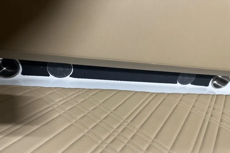 Slide: The Image of Sea Ray SDX 270 2025 - 12