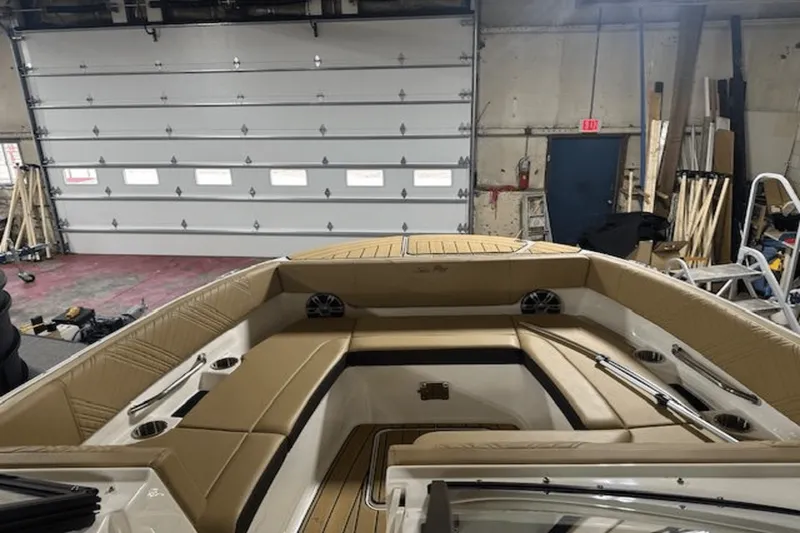 Slide: The Image of Sea Ray SDX 270 2025 - 3