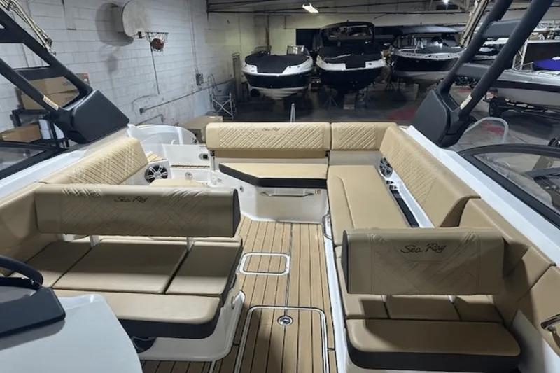 Slide: The Image of Sea Ray SDX 270 2025 - 6