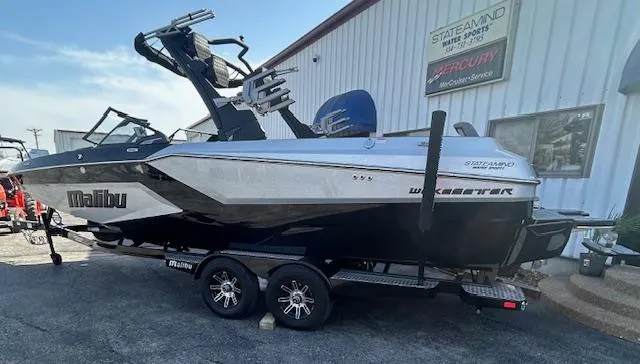 Slide: The Image of Malibu Wakesetter 24MXZ 2025 - 22