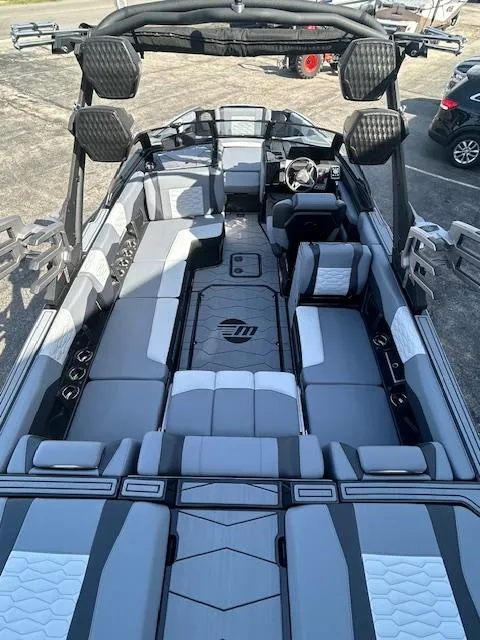 Slide: The Image of Malibu Wakesetter 24MXZ 2025 - 3