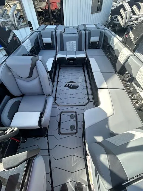 Slide: The Image of Malibu Wakesetter 24MXZ 2025 - 7