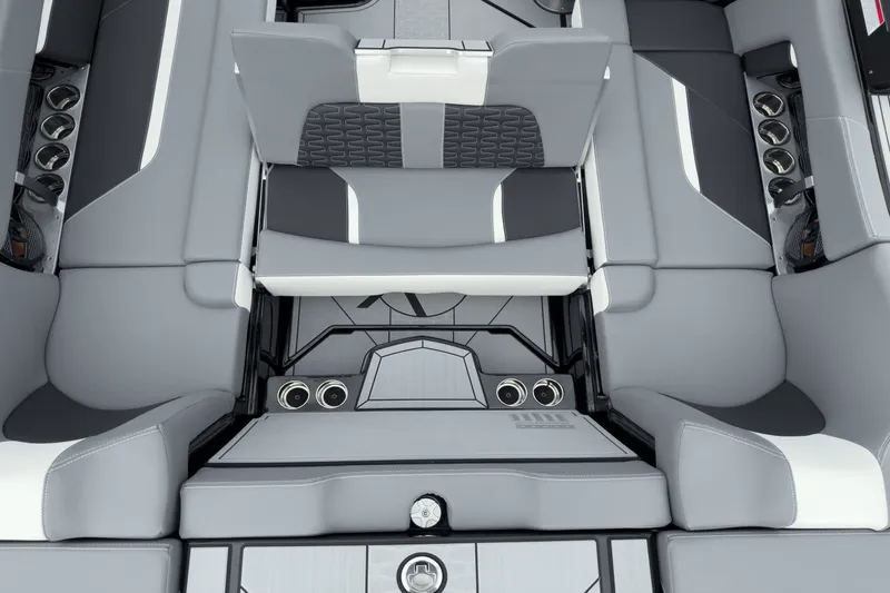 Slide: The Image of Mastercraft X22 2025 - 13